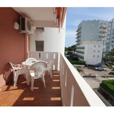 Well-equipped On The Seafront Of Lignano リニャーノ・サッビアドーロ