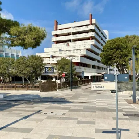 アパート Well-equipped On The Seafront Of Lignano