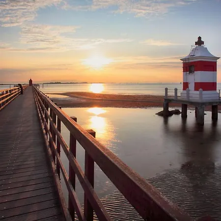 Апартаменты Well-equipped On The Seafront Of Lignano Линьяно-Саббьядоро